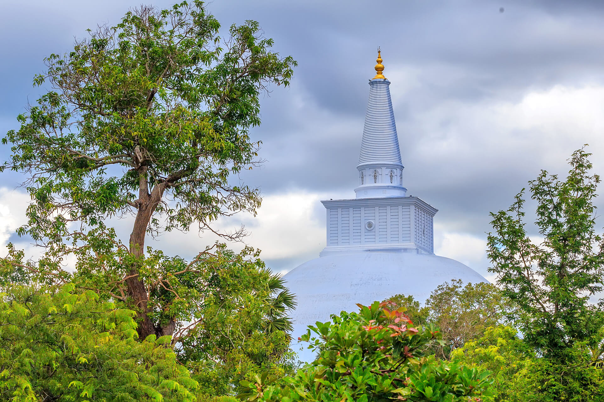 ruwanwelisaya-dagoba-in-anuradhapura-2023-11-27-04-54-00-utc